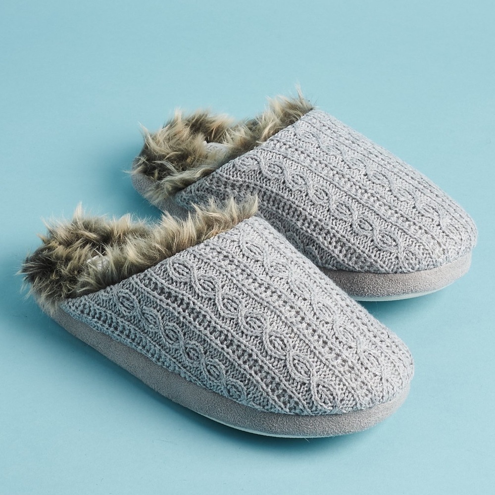 Faux Fur Trim Cable Slippers - Fab Fit Fun ✨